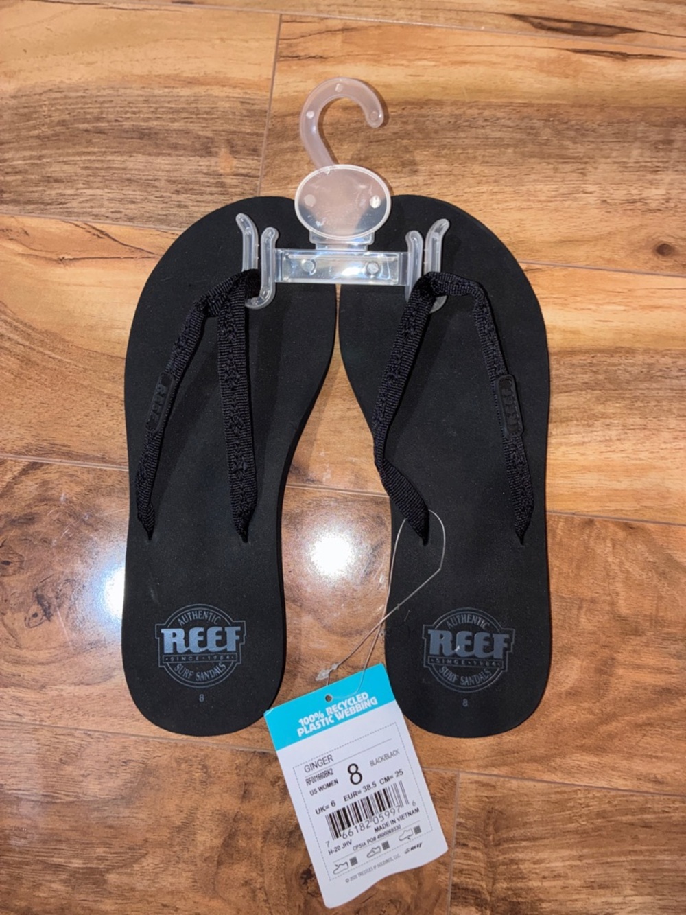 NWT Reef Women’s Ginger Flip Flops, black - size 8
